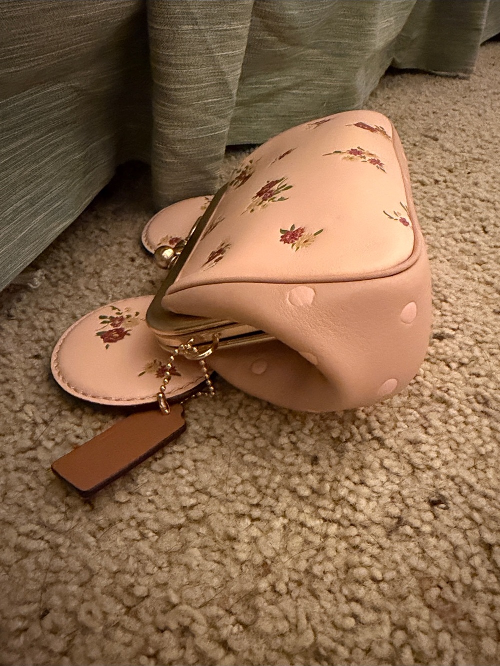 NEW Coach KISSLOCK WRISTLET WITH FLORAL MIX AND MINNIE MOUSE EARS - Picture 8 of 13